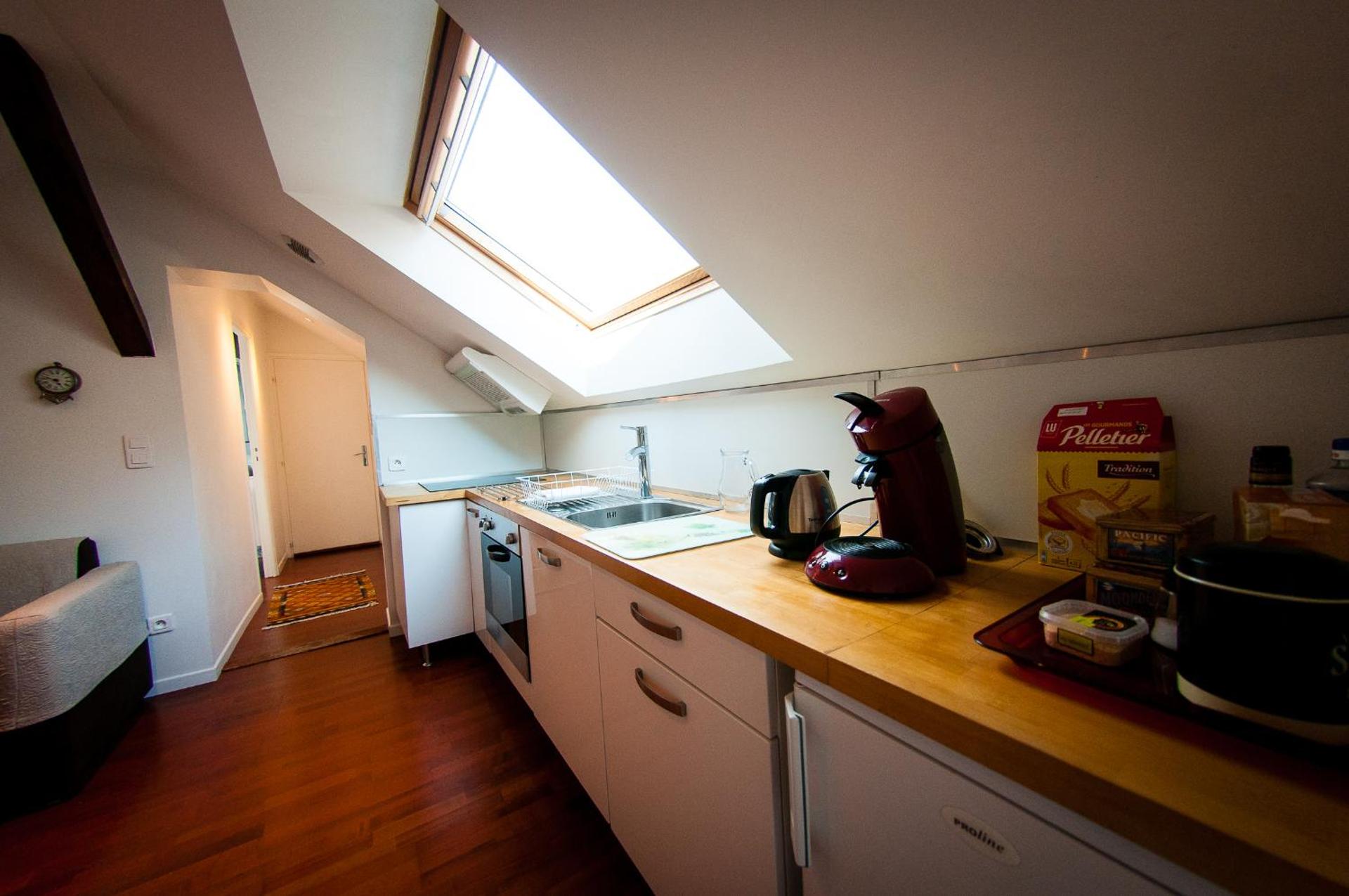 Kitchen or kitchenette