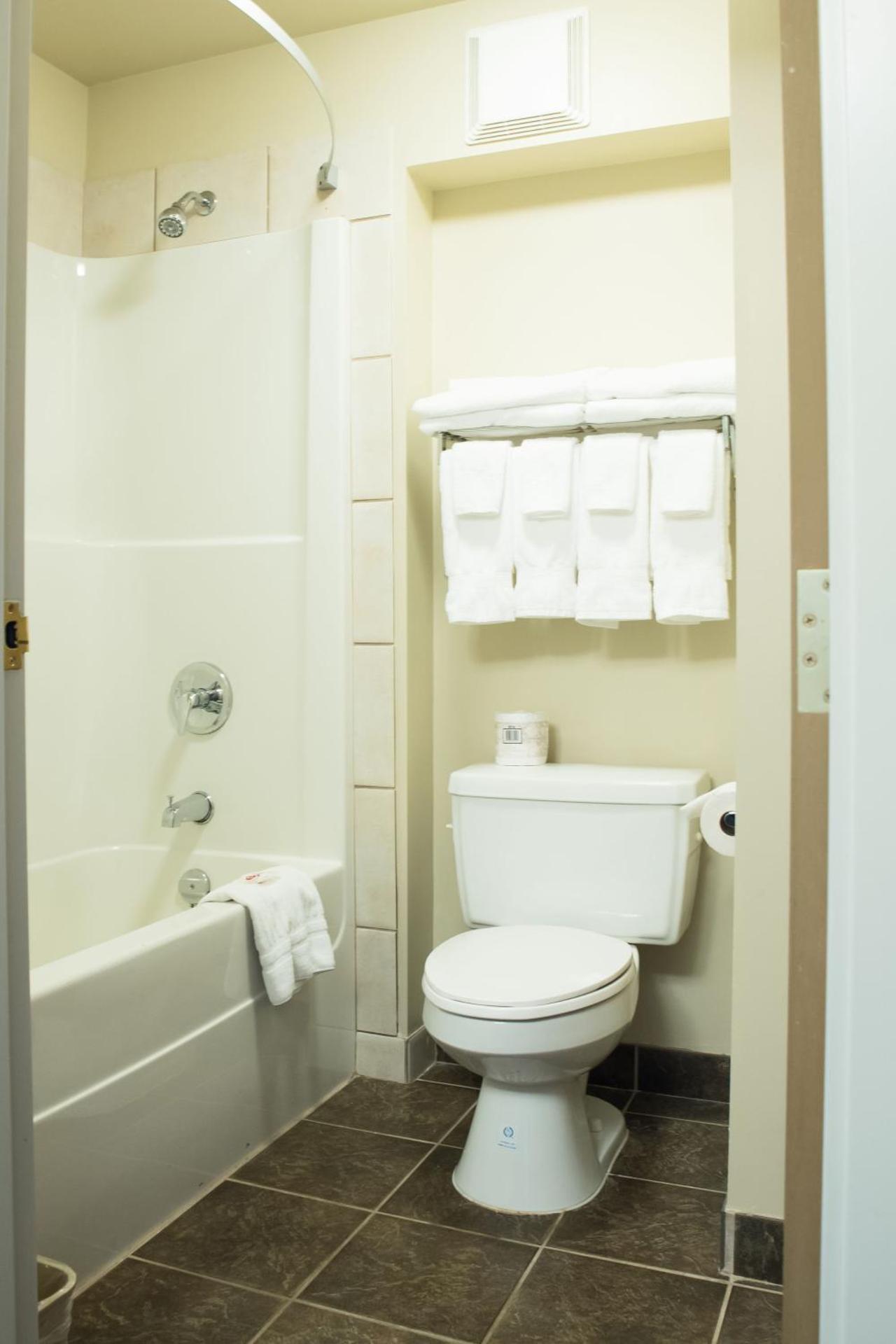 King Suite - Non-Smoking