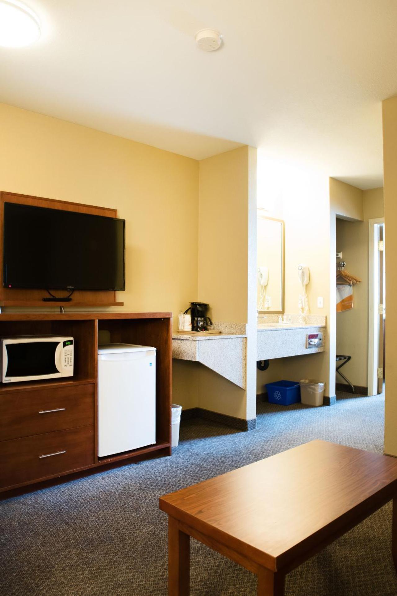 King Suite - Non-Smoking