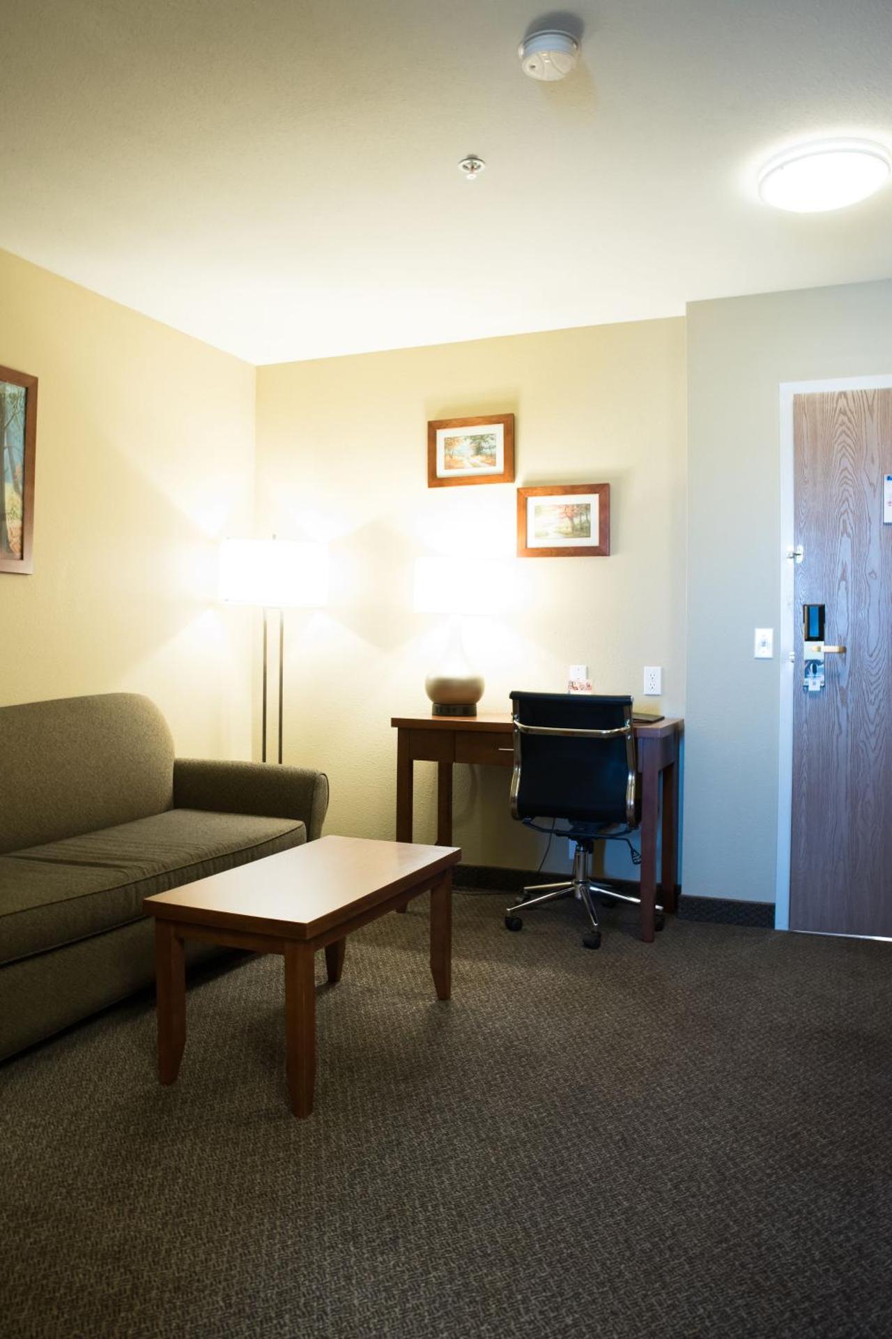 King Suite - Non-Smoking