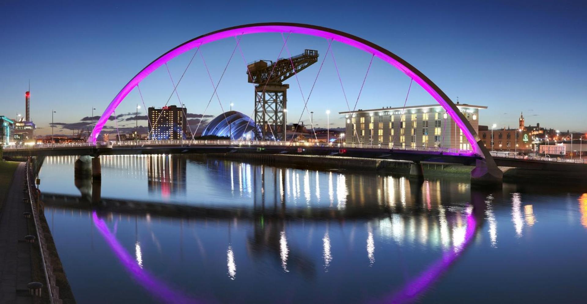 Bright and Cosy West End Apartment