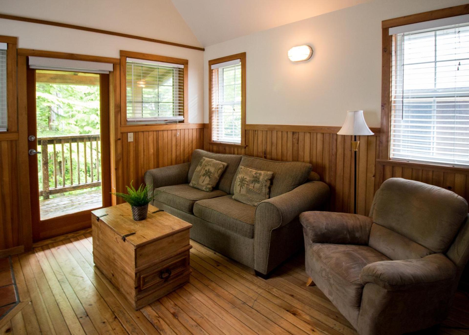 One Bedroom B (Hot Tub + Forest View)
