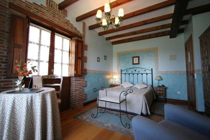 Hotel "Posada Finca EL SOLAR de Galizano " -Bocatería- Gintonic- Bar -Terraza panorámica