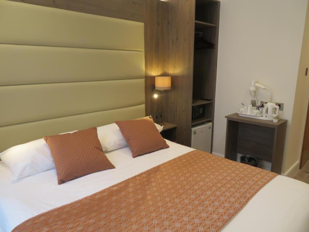 Glendale Hyde Park Hotel