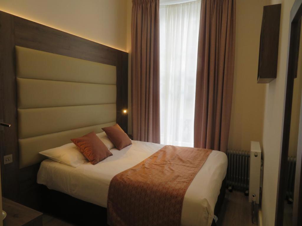 Glendale Hyde Park Hotel