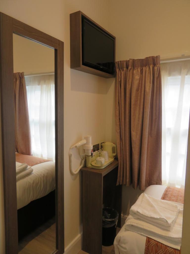 Glendale Hyde Park Hotel