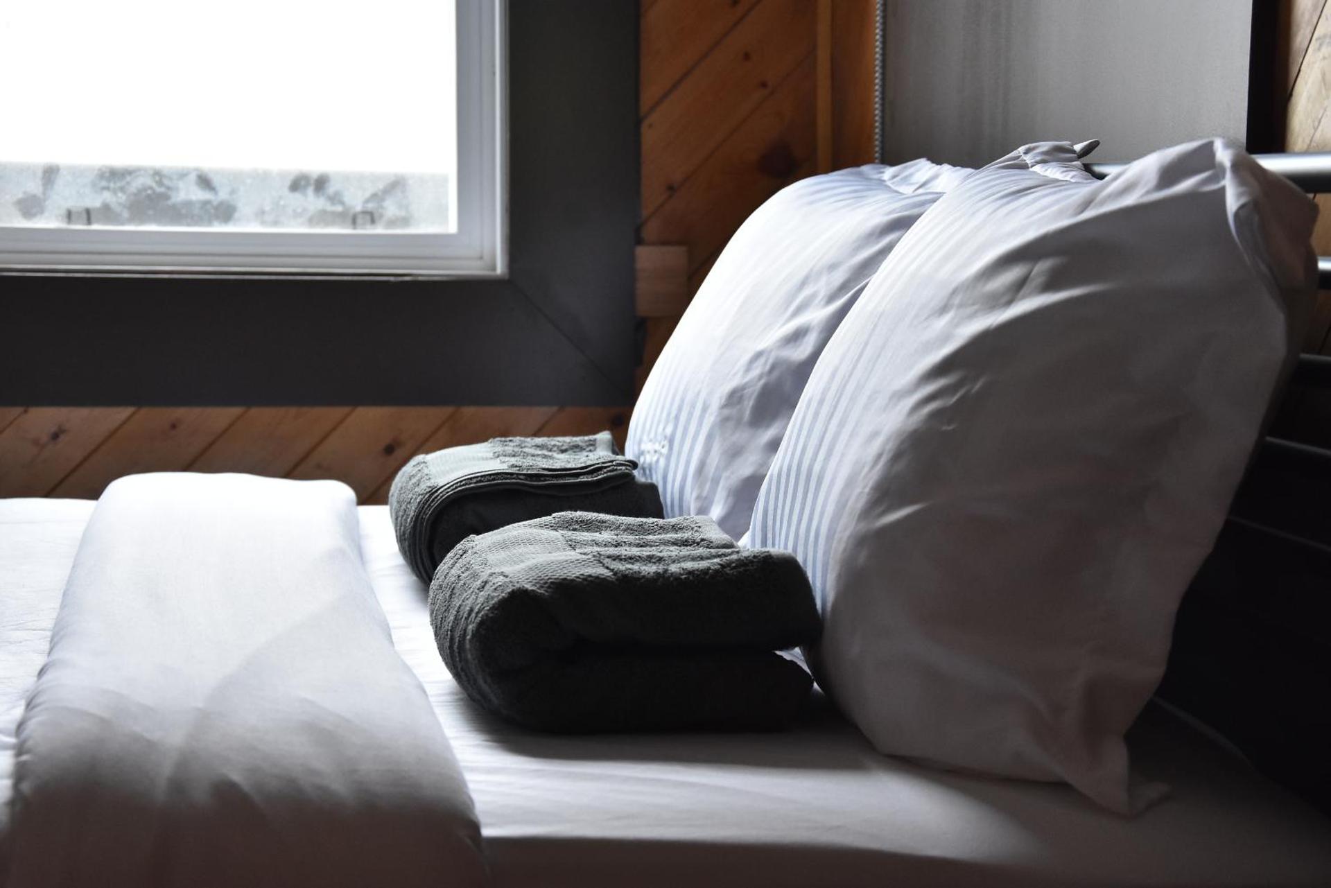 PARTY HOSTEL - The Canmore Hotel Hostel