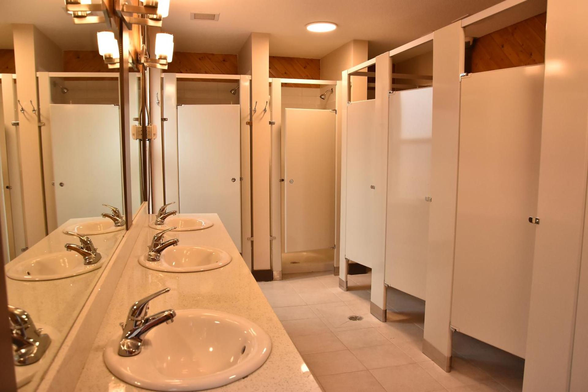 PARTY HOSTEL - The Canmore Hotel Hostel