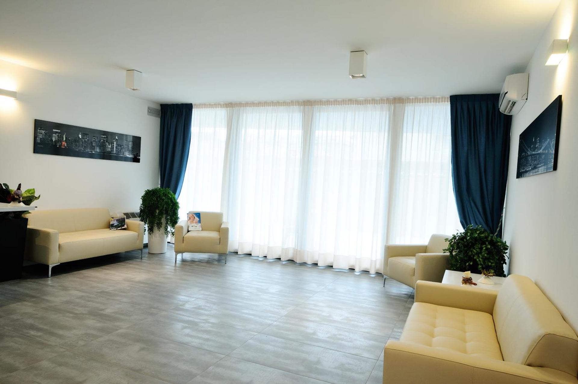 Communal lounge/ TV room