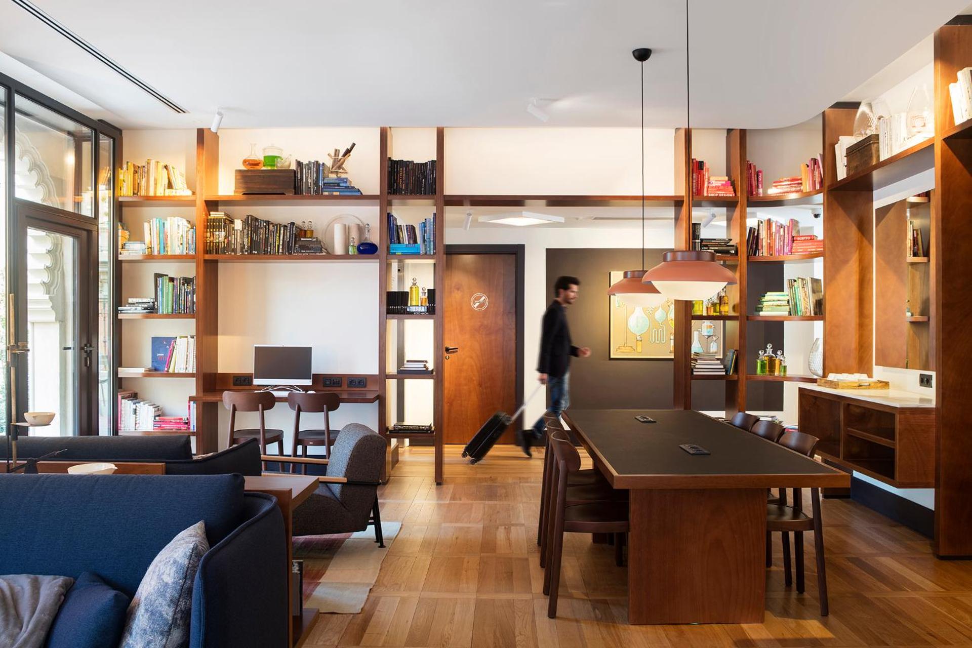 Communal lounge/ TV room