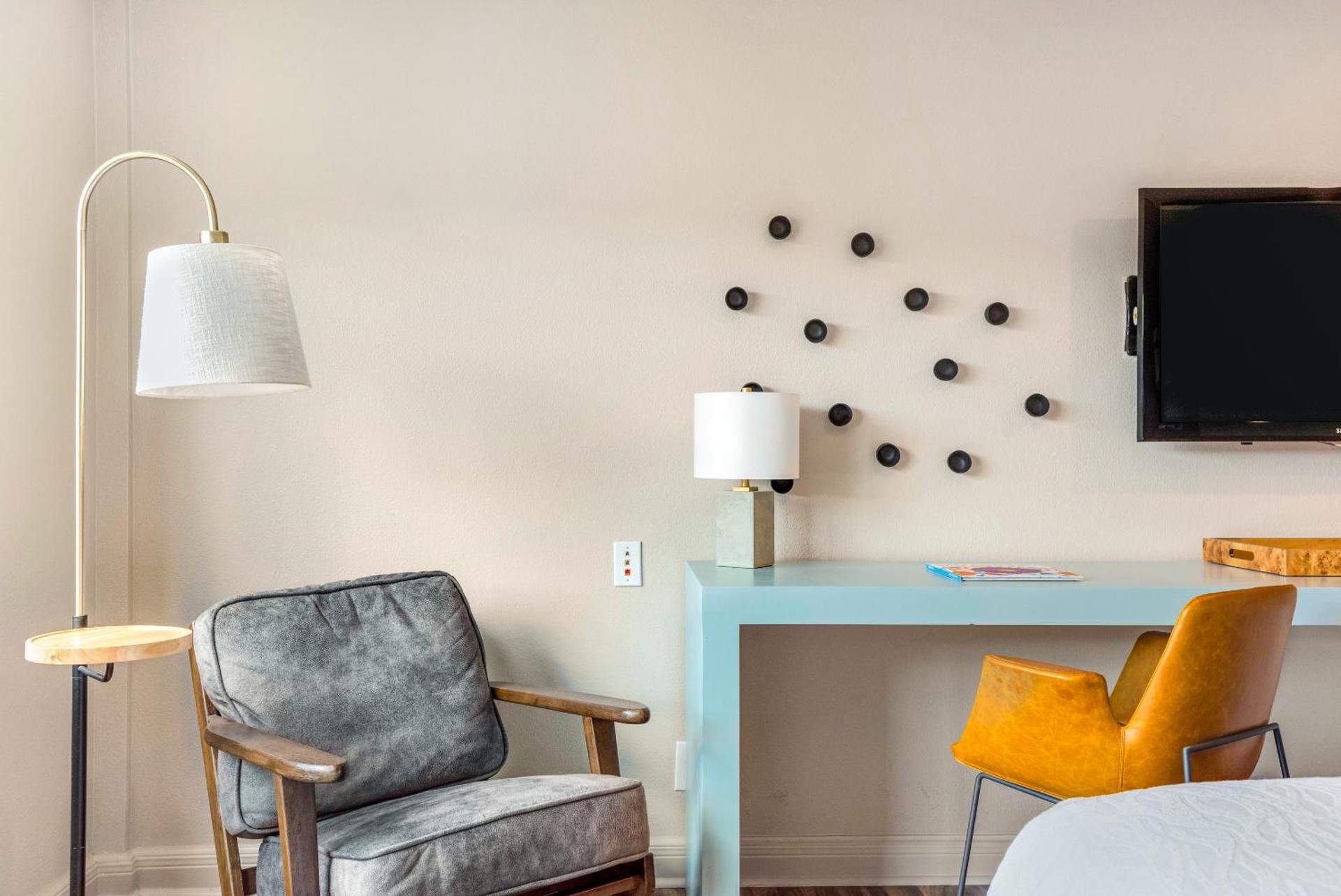 Queen Room with Pool View