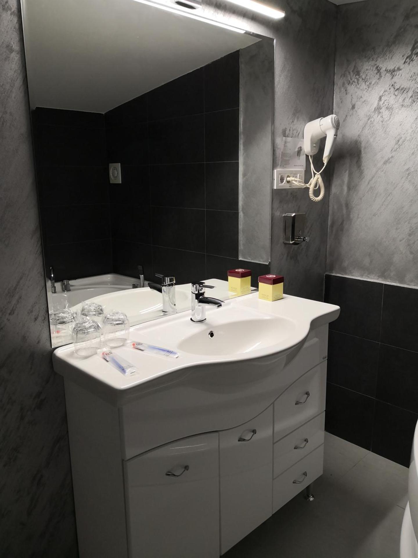 King Room with Spa Bath