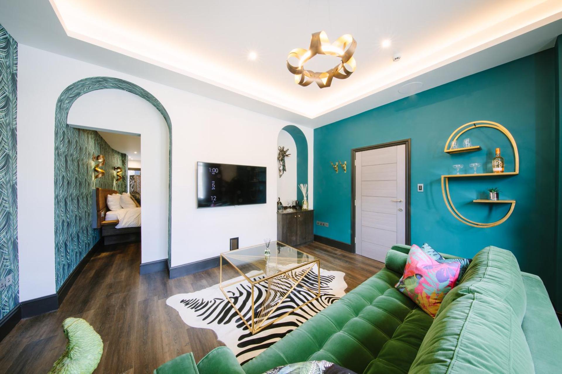 Communal lounge/ TV room