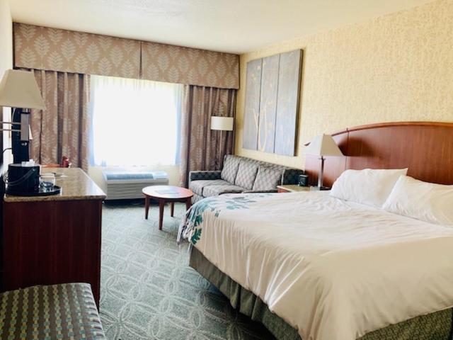 Wingate by Wyndham Elkins