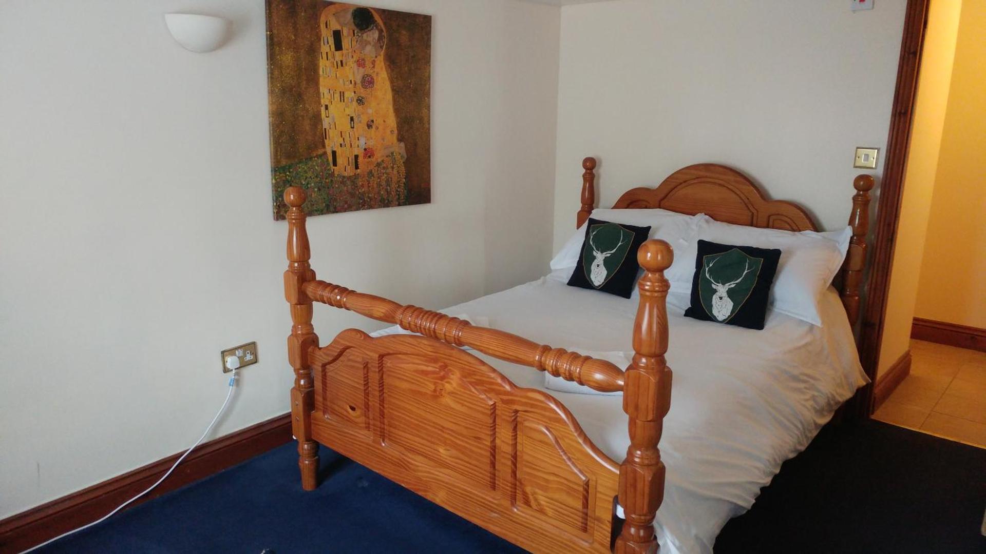 The Three Horseshoes