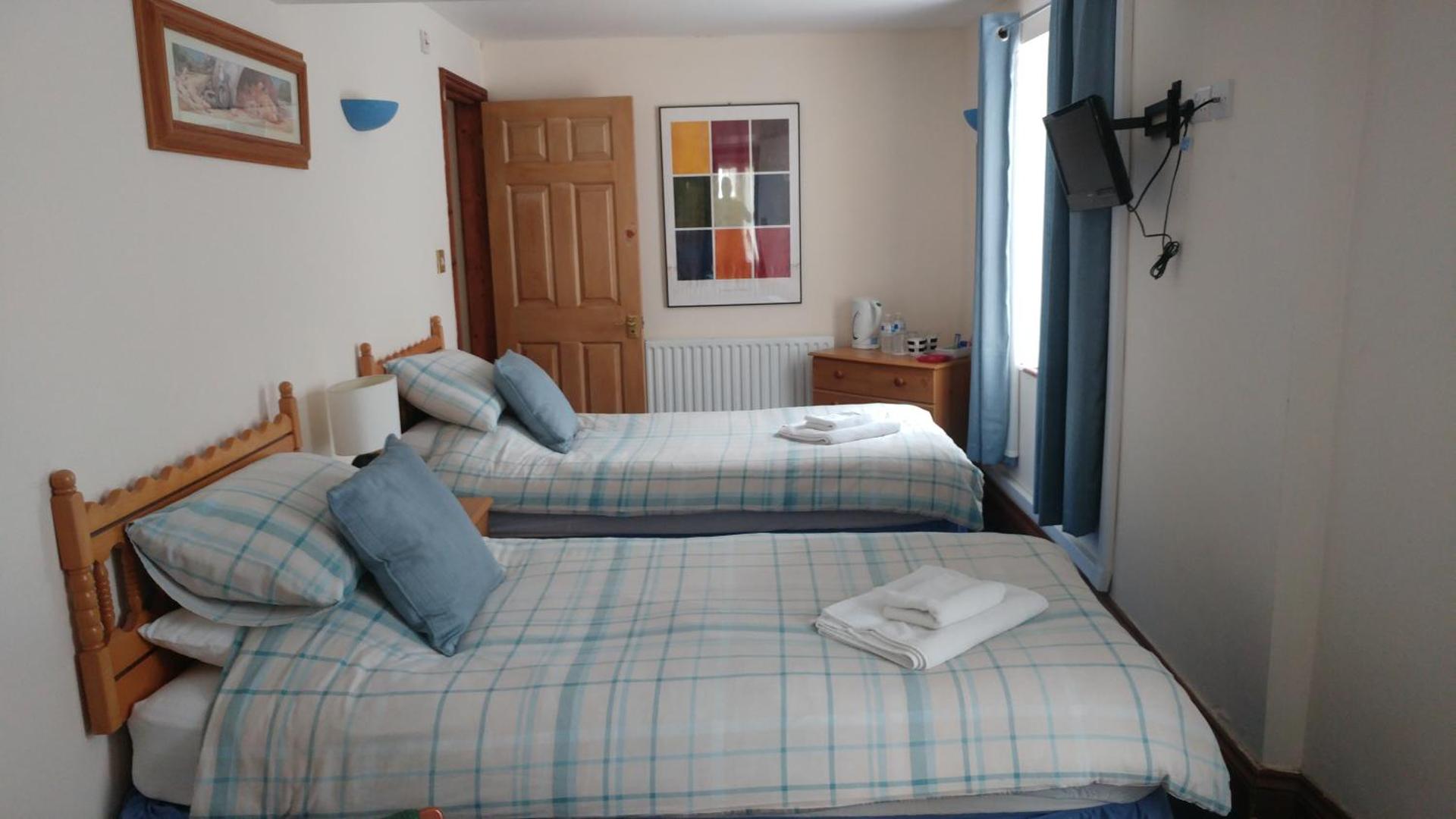 The Three Horseshoes