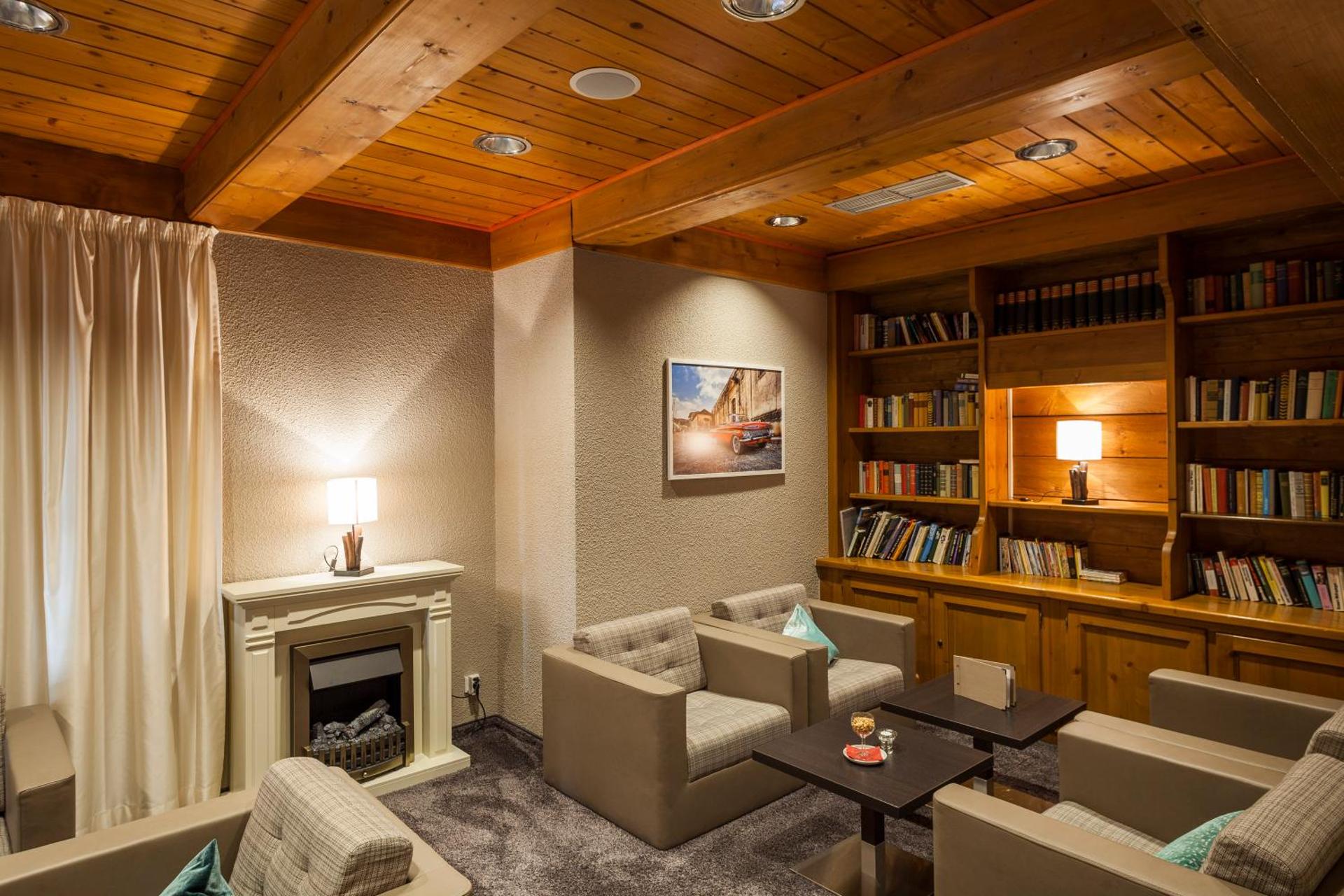 Communal lounge/ TV room