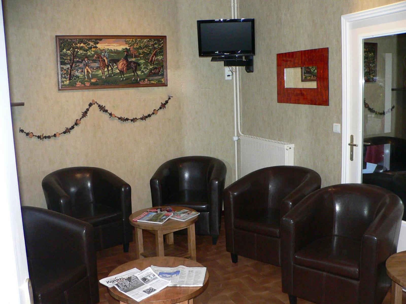 Communal lounge/ TV room