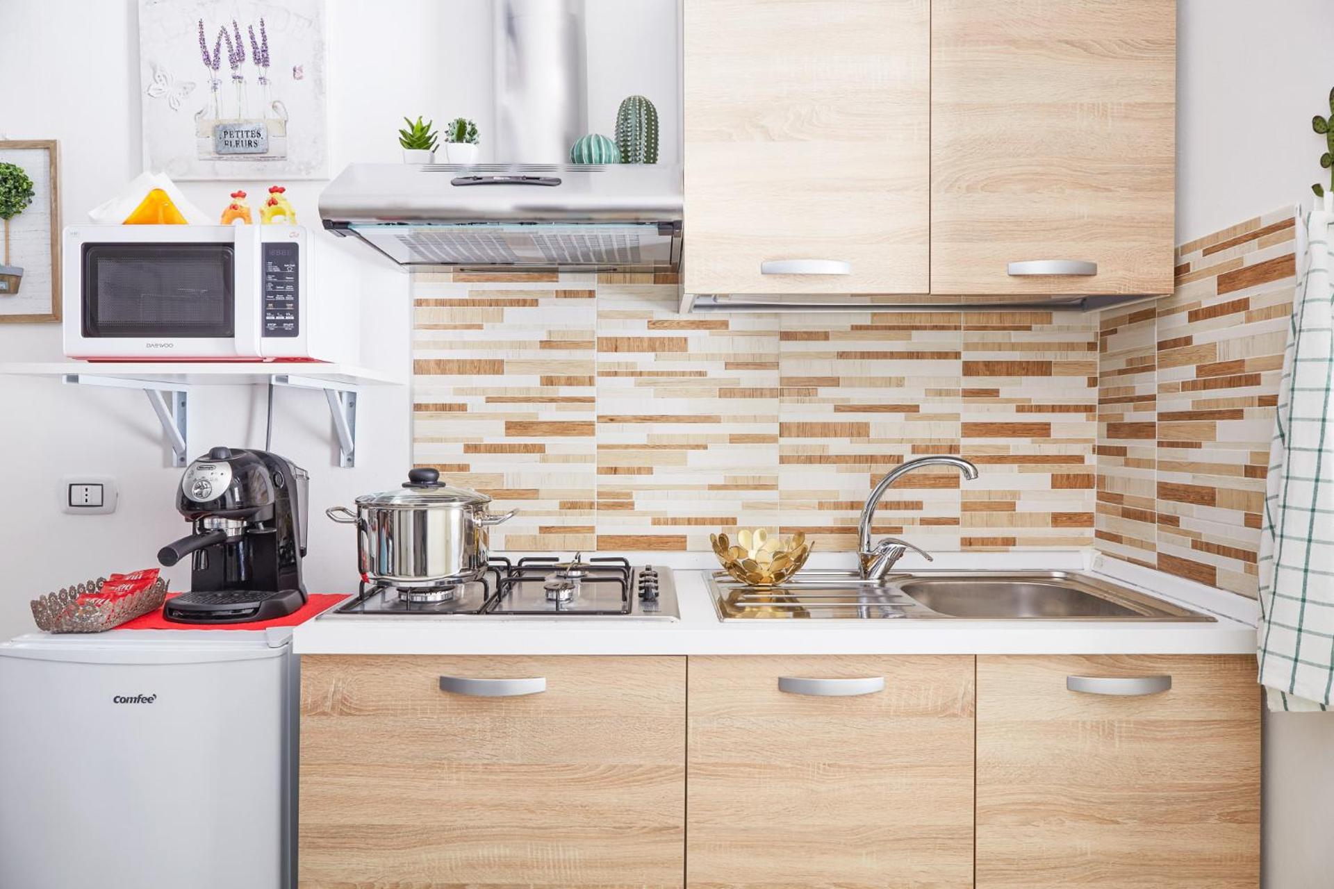 Kitchen or kitchenette