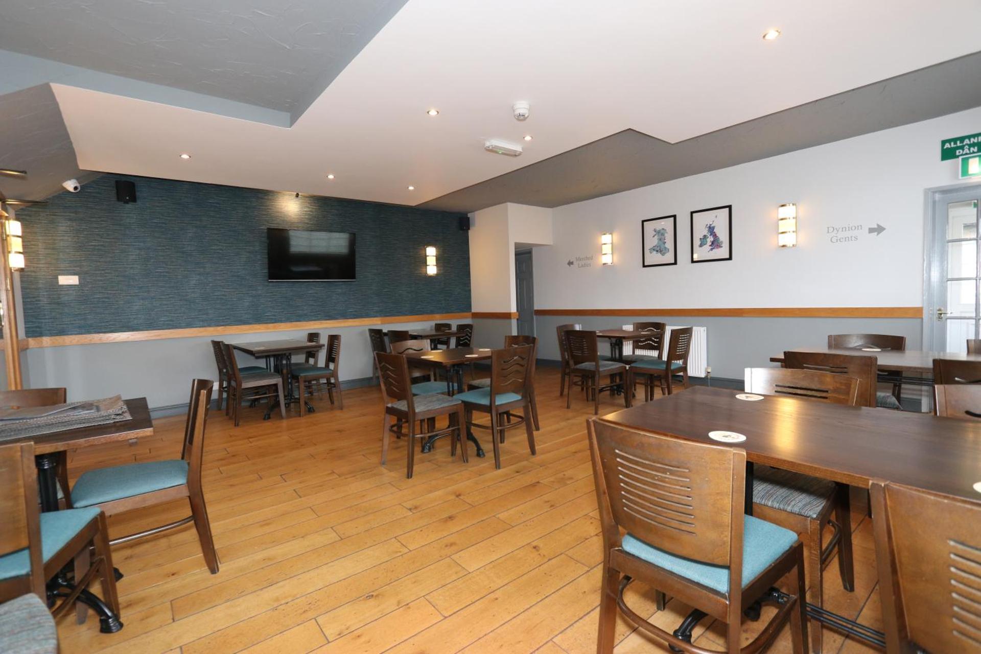 Communal lounge/ TV room