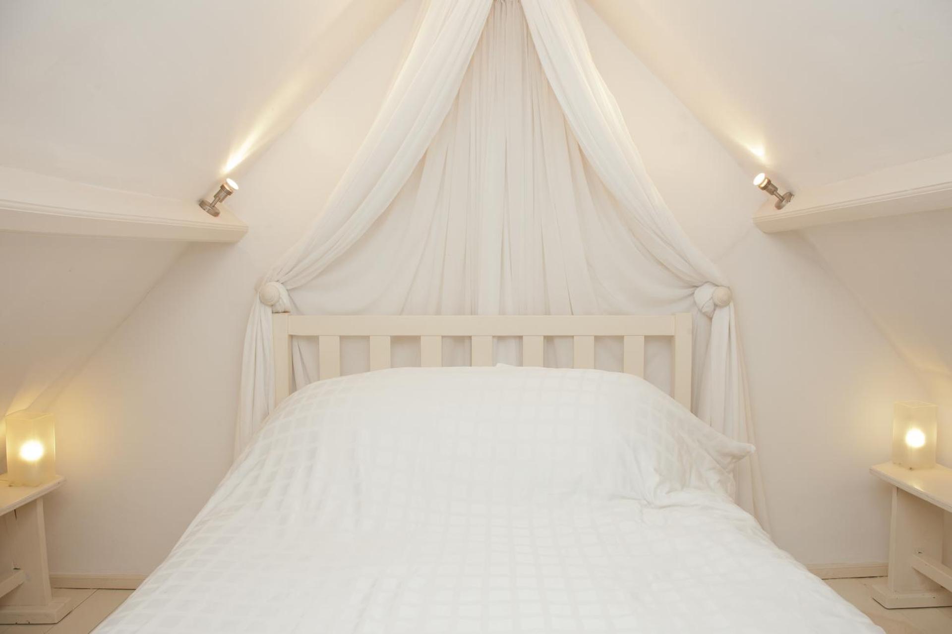 Welsh Gatehouse, Historic Castle which can cater for Electric Vehicle