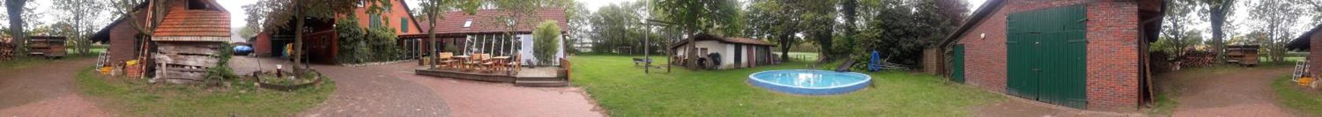 Das Haus mit der roten Telefonzelle