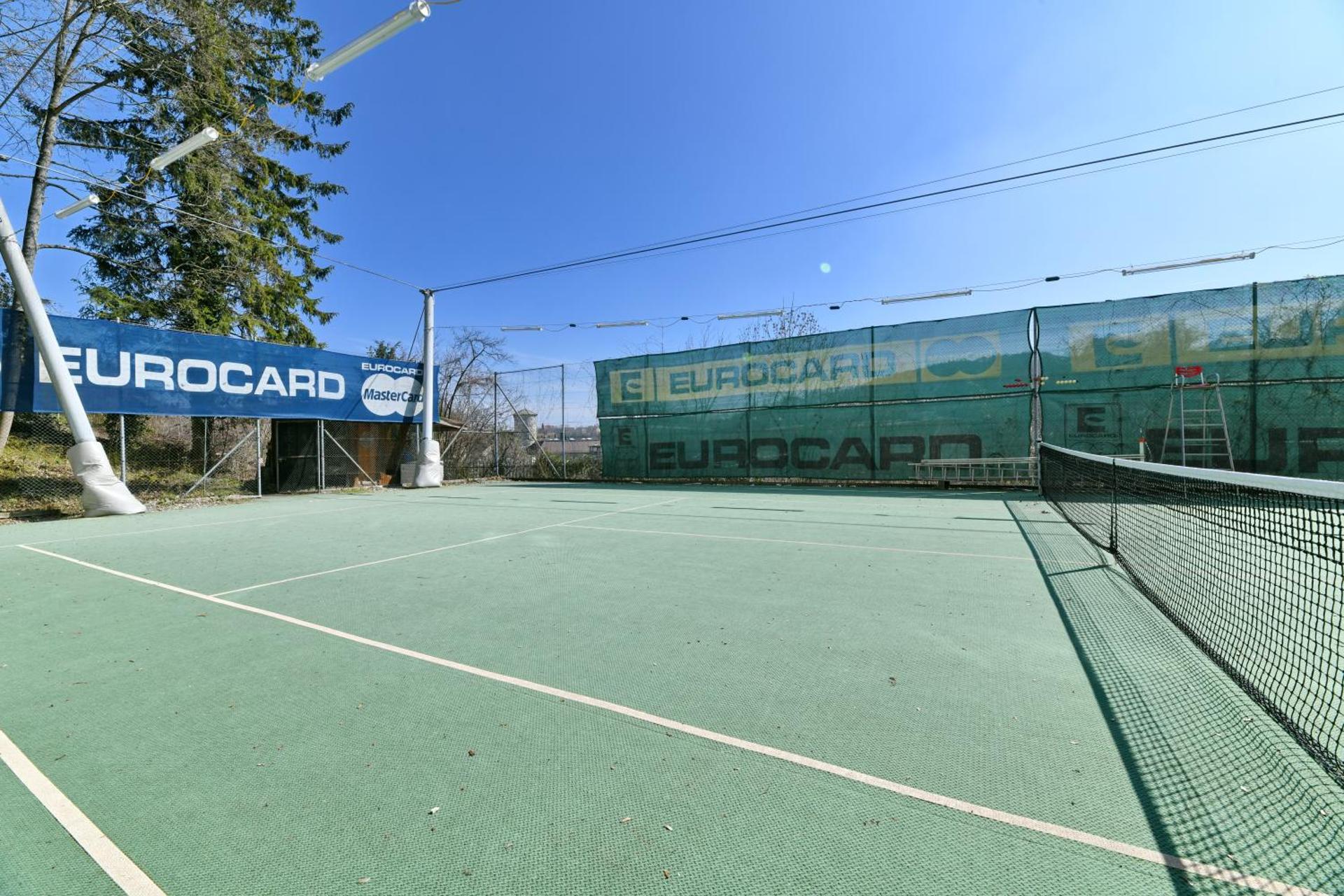 Tennis court