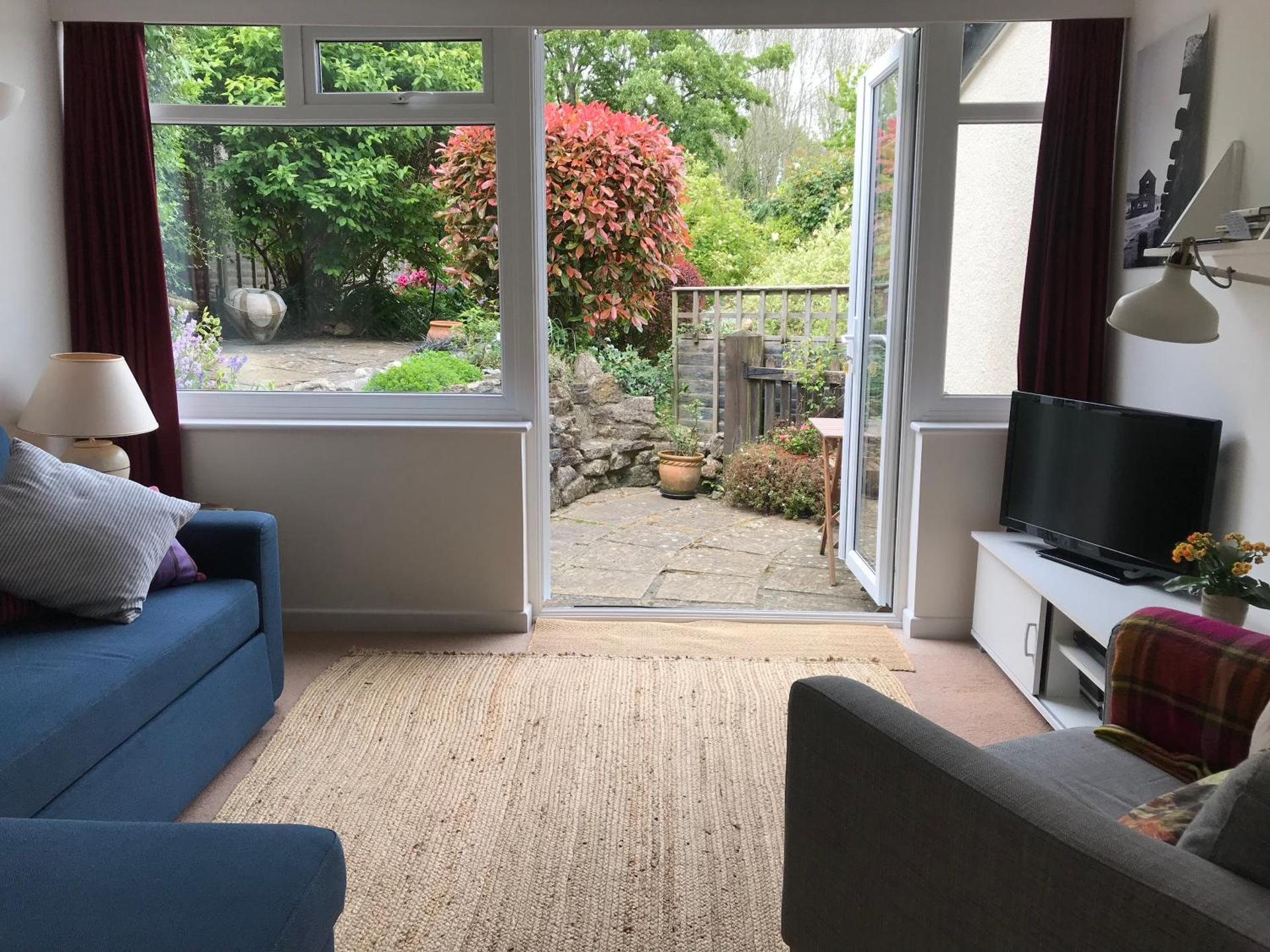 Communal lounge/ TV room