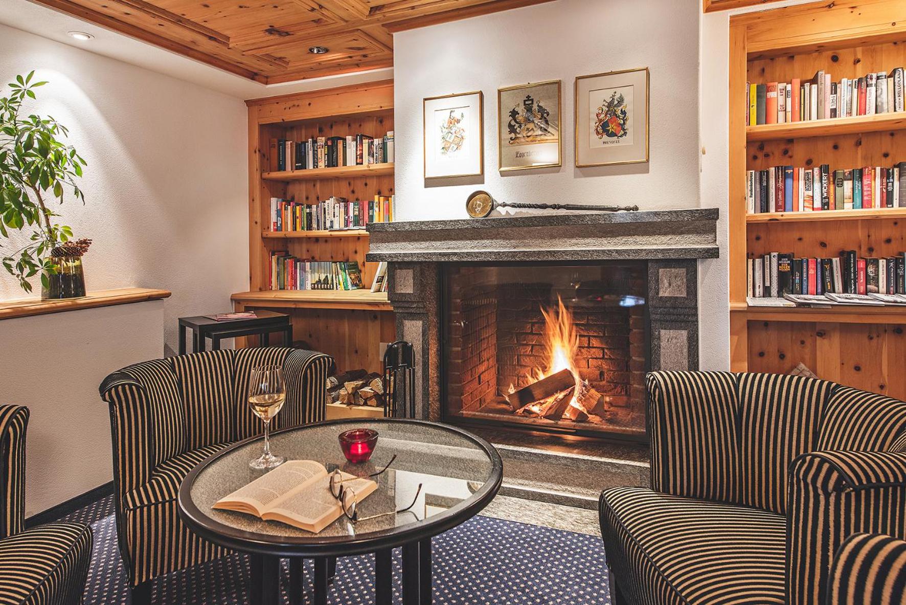 Communal lounge/ TV room