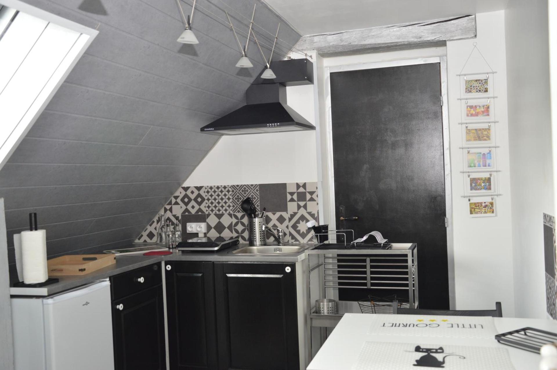 Kitchen or kitchenette