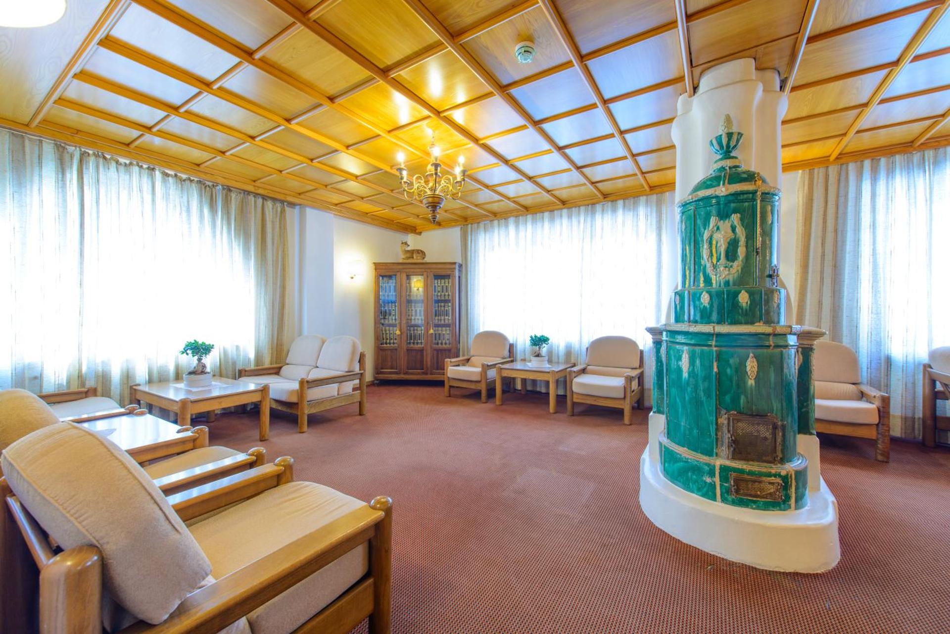 Communal lounge/ TV room