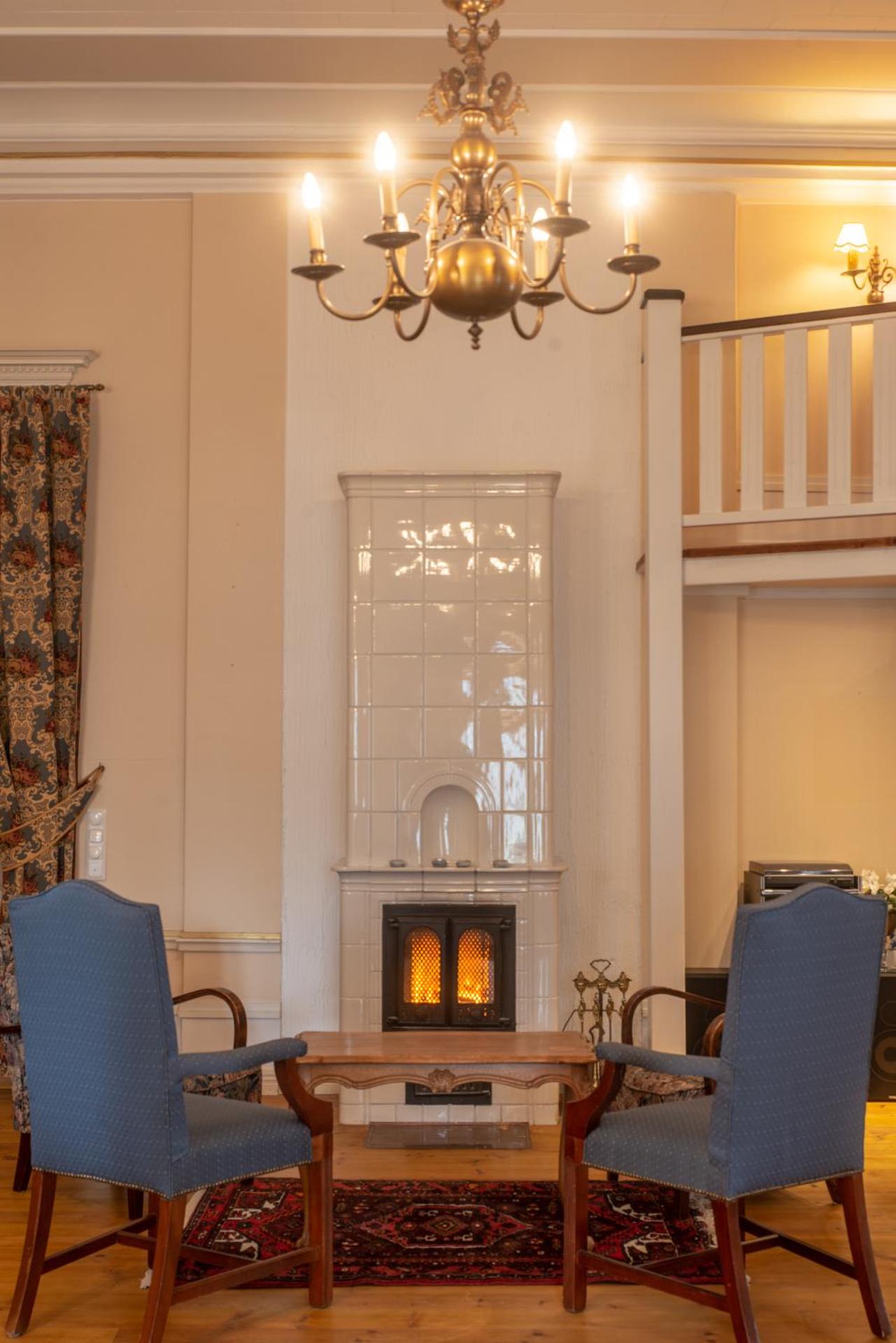 Communal lounge/ TV room