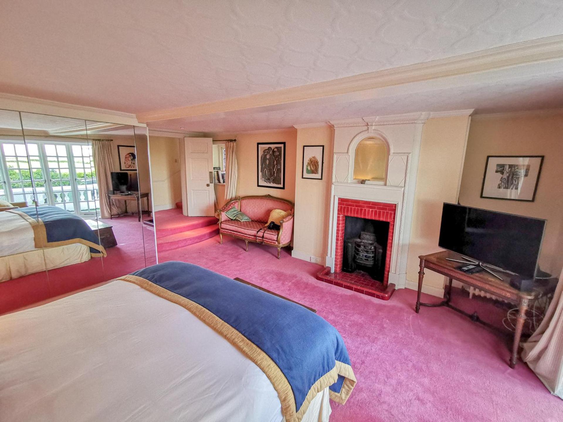 Photo of the whole room