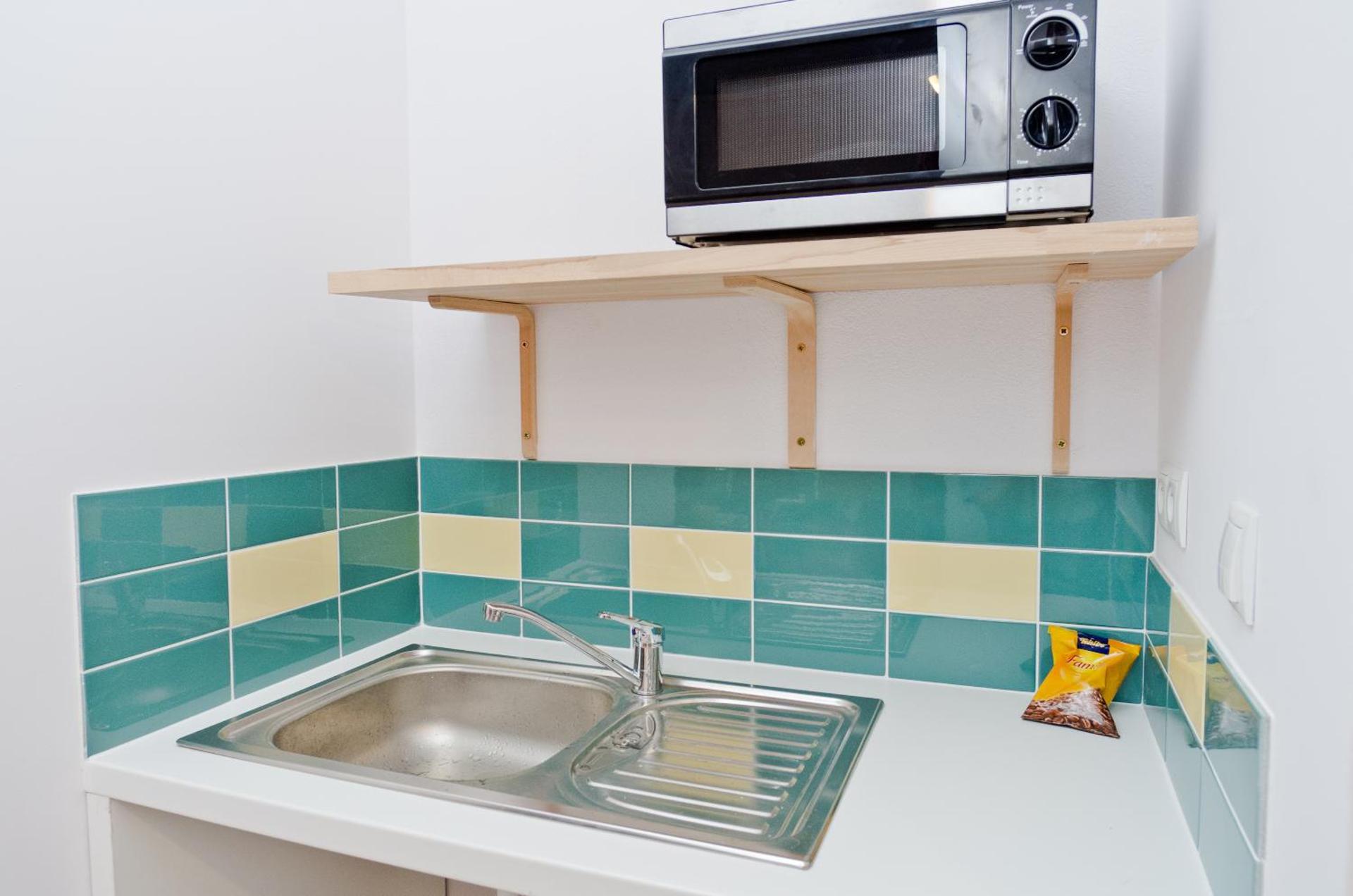 Kitchen or kitchenette