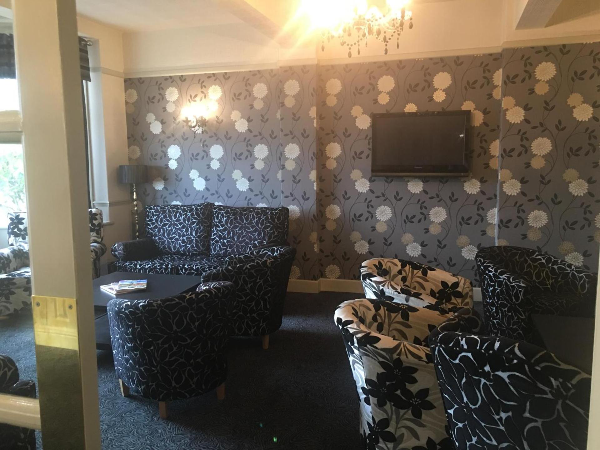 Communal lounge/ TV room