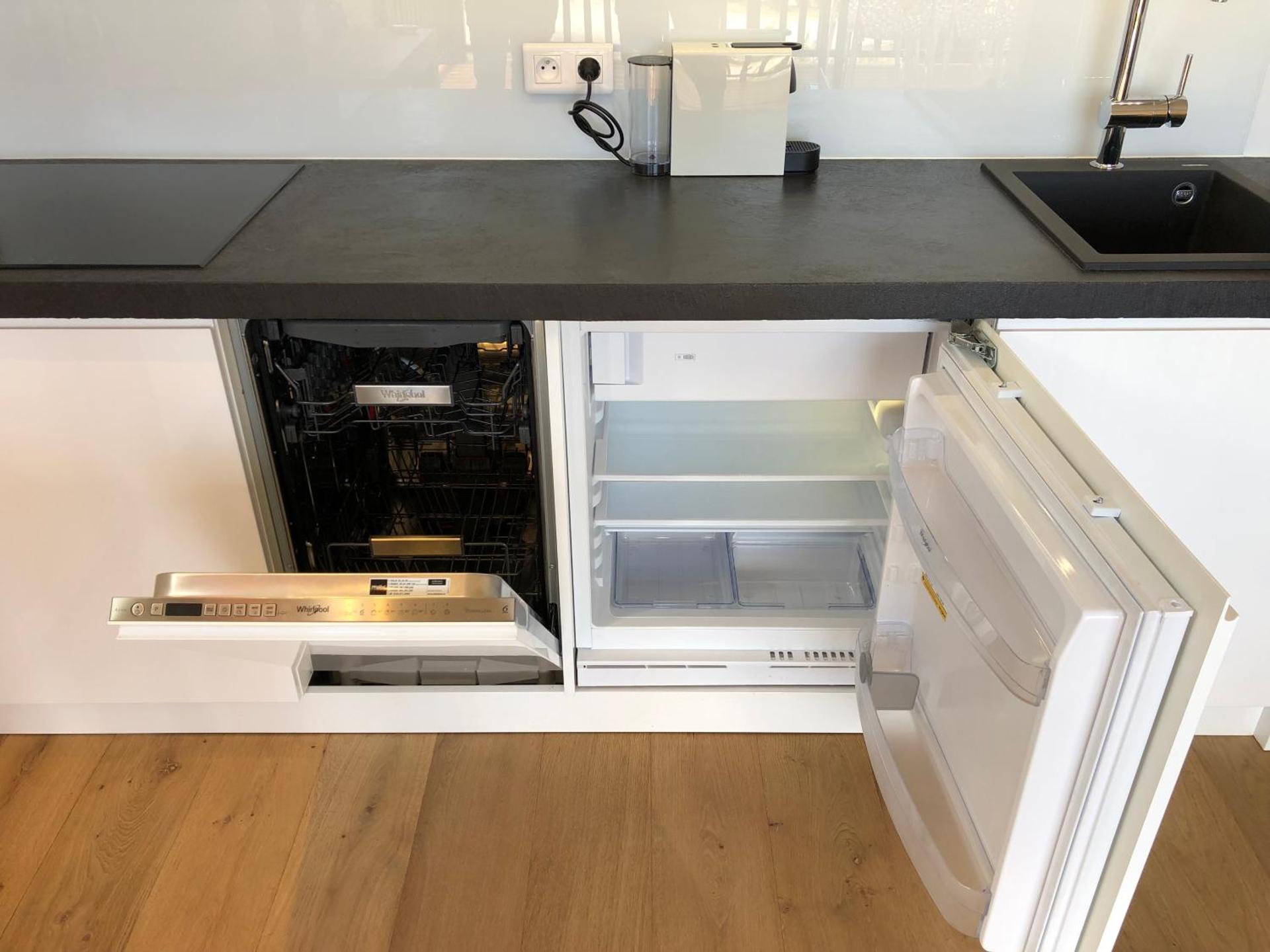 Appartement climatisé refait à neuf - VUE MER Saint-Tropez - Piscine- 50m plage