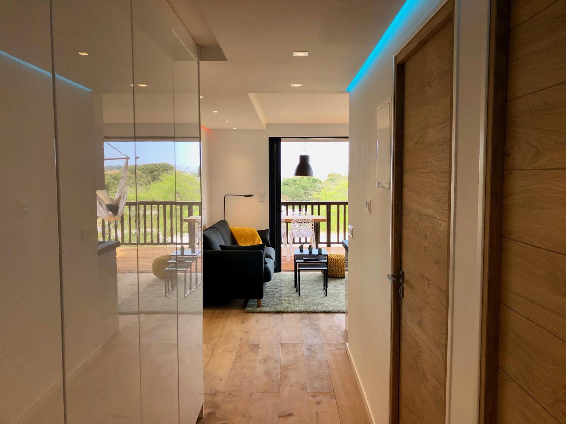 Appartement climatisé refait à neuf - VUE MER Saint-Tropez - Piscine- 50m plage