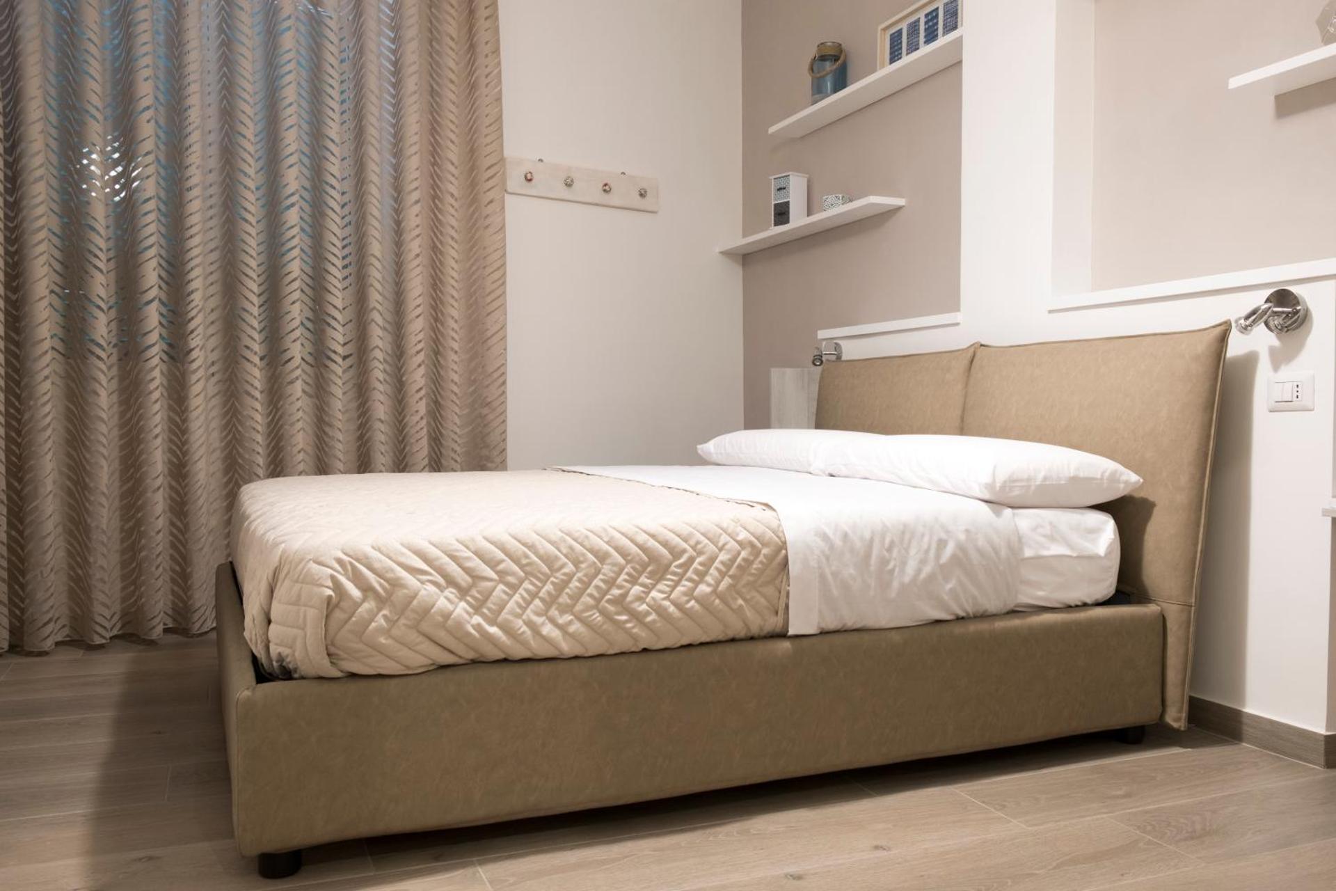 DIMORA FLEGREA room & breakfast