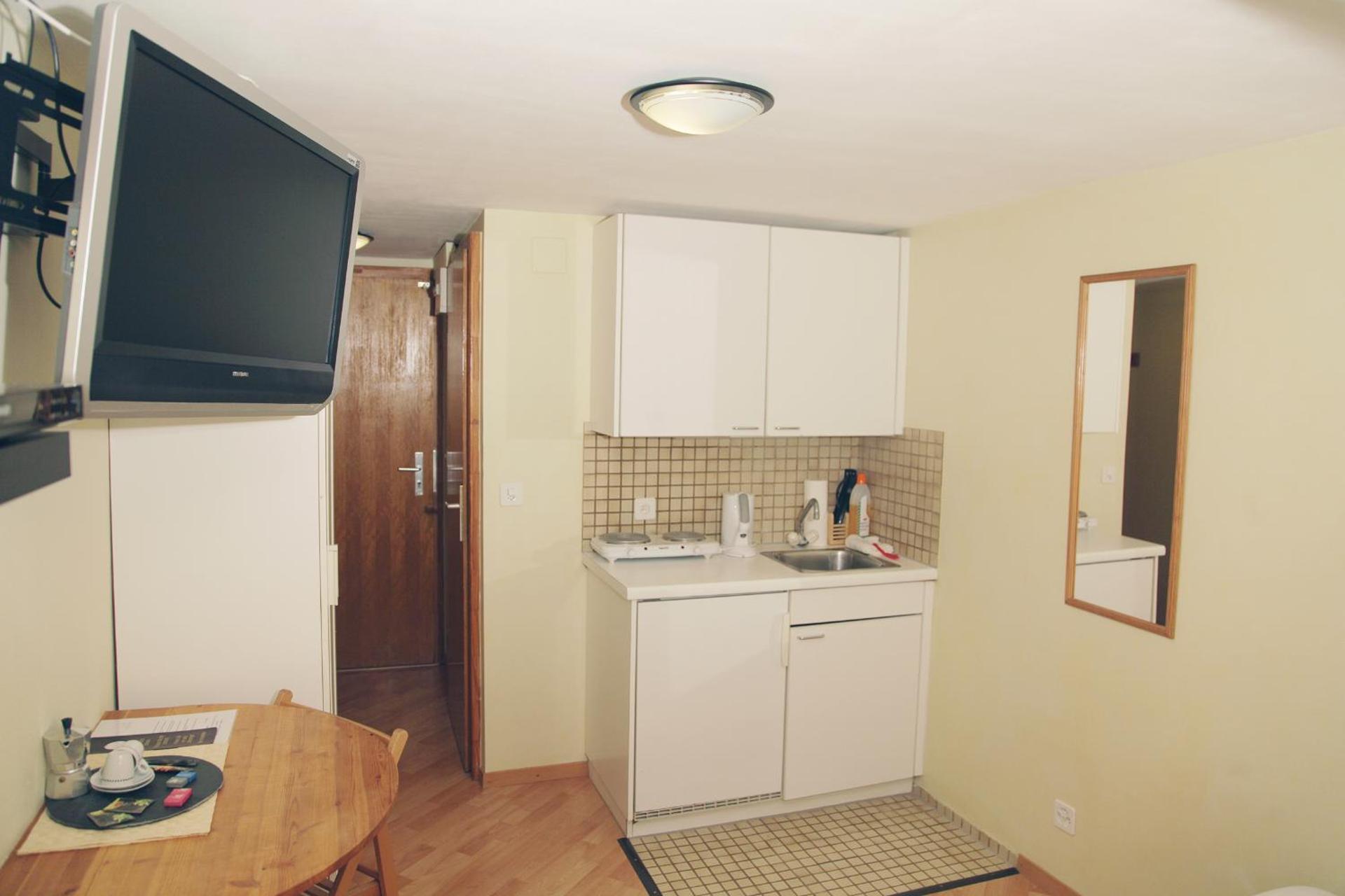 Kitchen or kitchenette