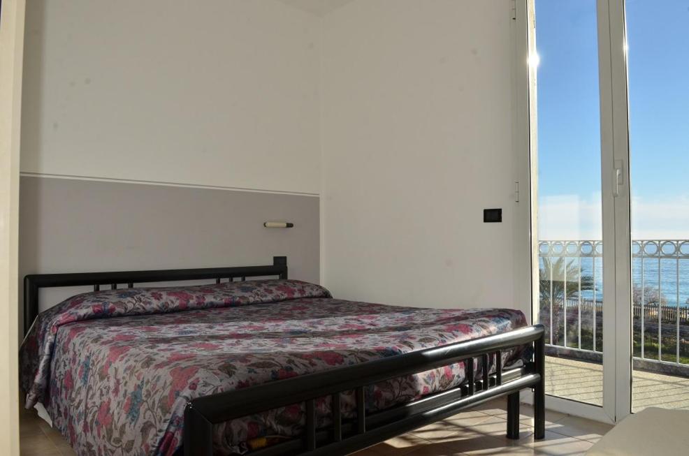 Residence Villa Carmen fronte mare a 50 mt