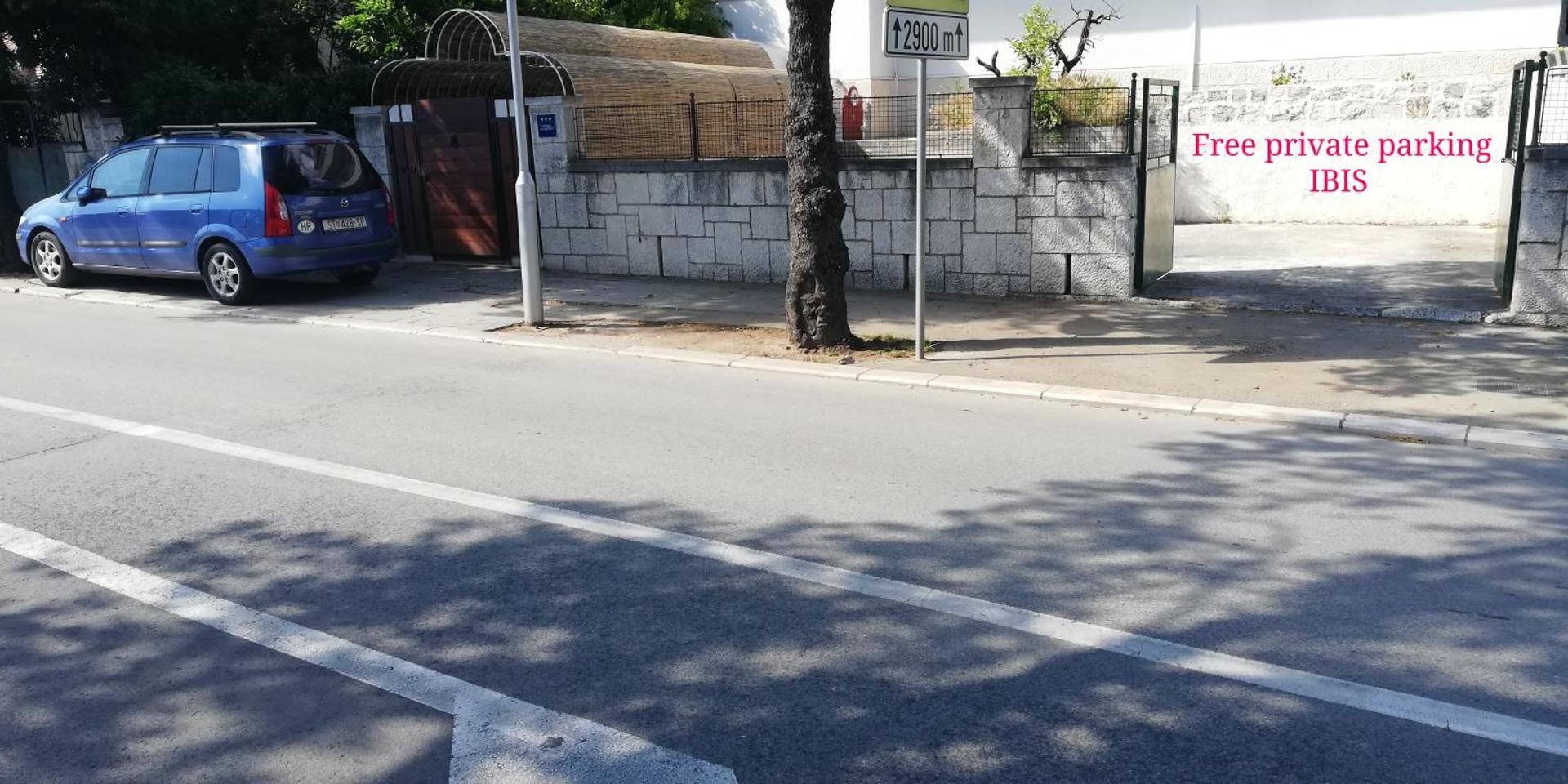 IBIS Your Cosy Oasis With Private Parking and Patio