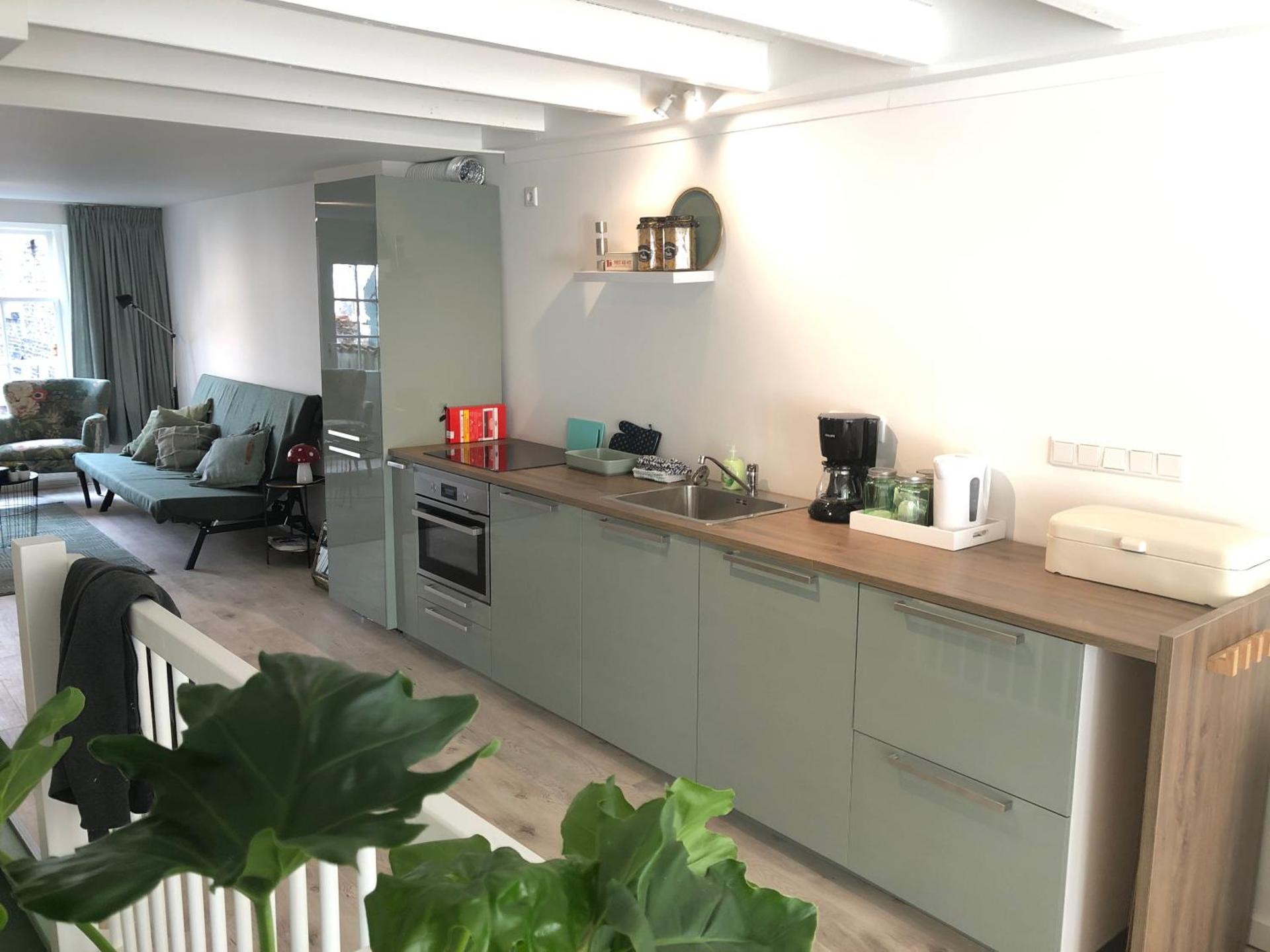 LUXE TOPLOCATIE! Monument hartje centrum Dordrecht, 2 badkamers, 2 keukens, tuintje (10 personen)