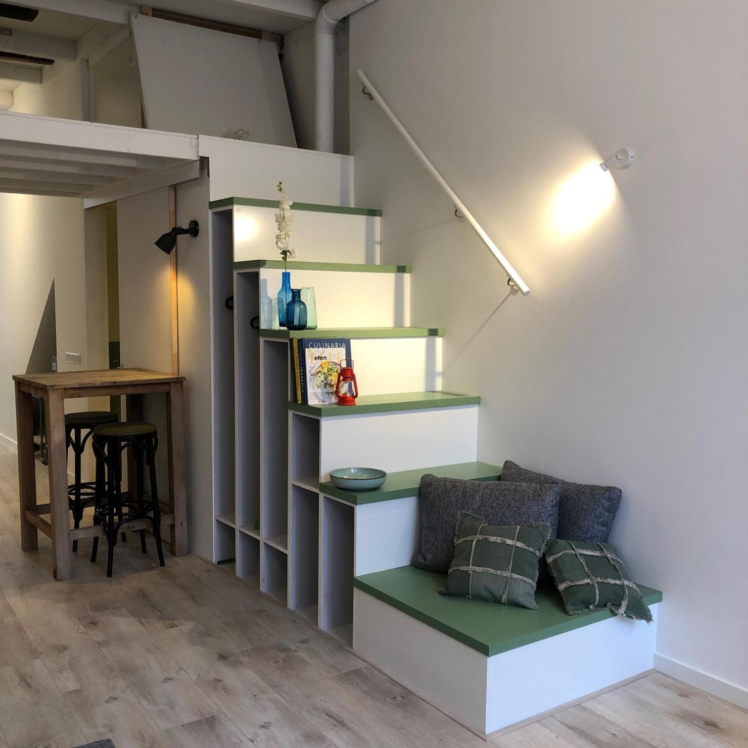 LUXE TOPLOCATIE! Monument hartje centrum Dordrecht, 2 badkamers, 2 keukens, tuintje (10 personen)