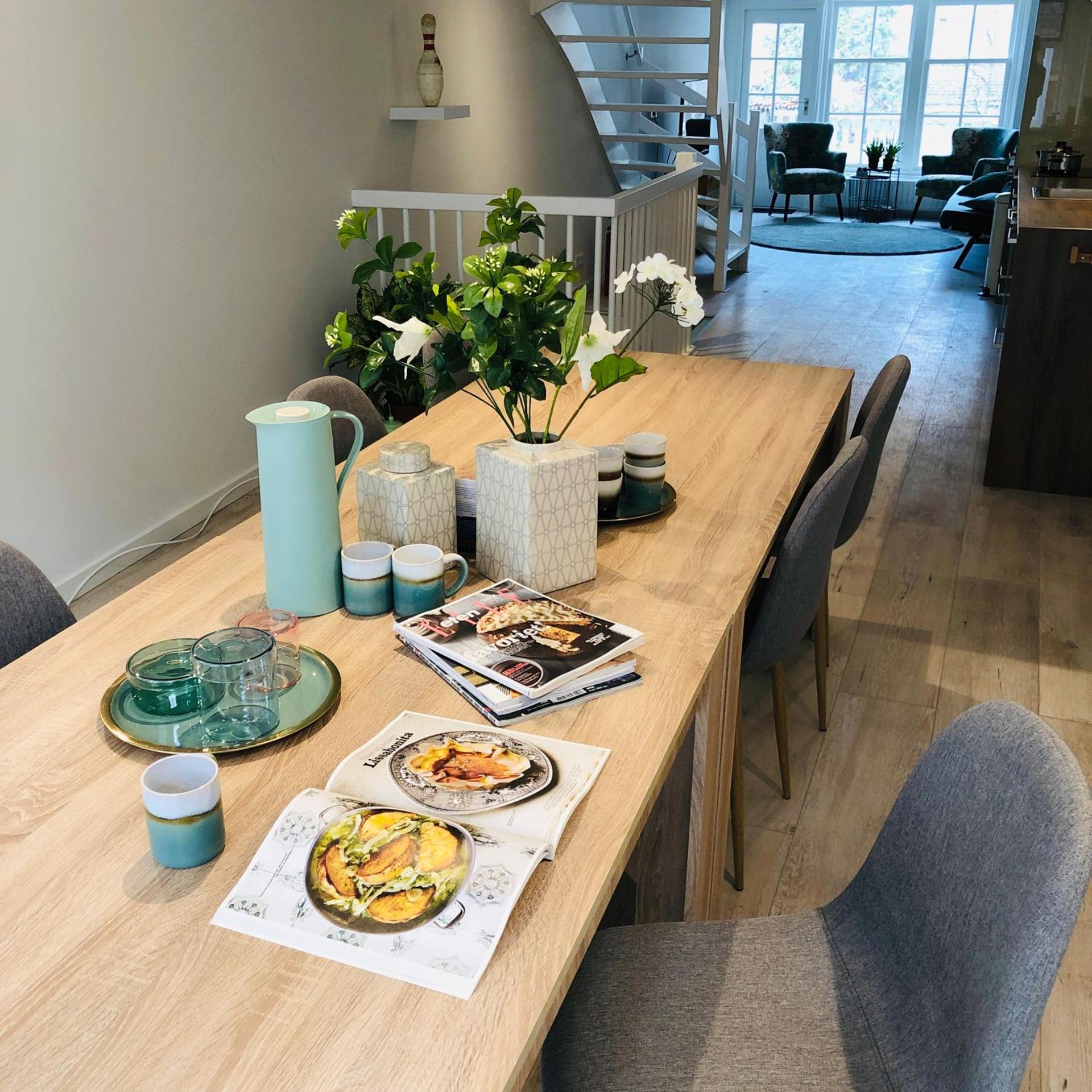 LUXE TOPLOCATIE! Monument hartje centrum Dordrecht, 2 badkamers, 2 keukens, tuintje (10 personen)