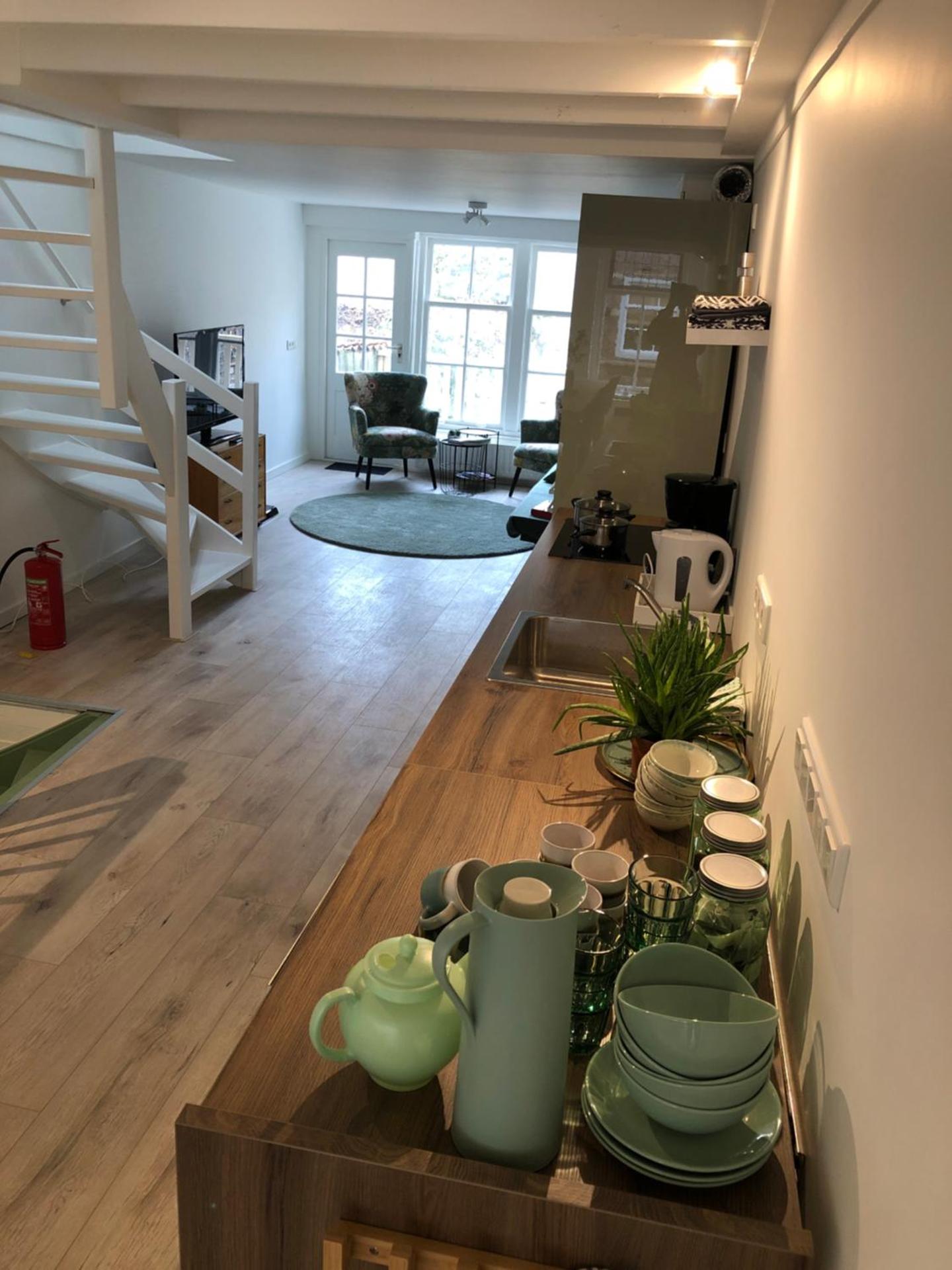 LUXE TOPLOCATIE! Monument hartje centrum Dordrecht, 2 badkamers, 2 keukens, tuintje (10 personen)