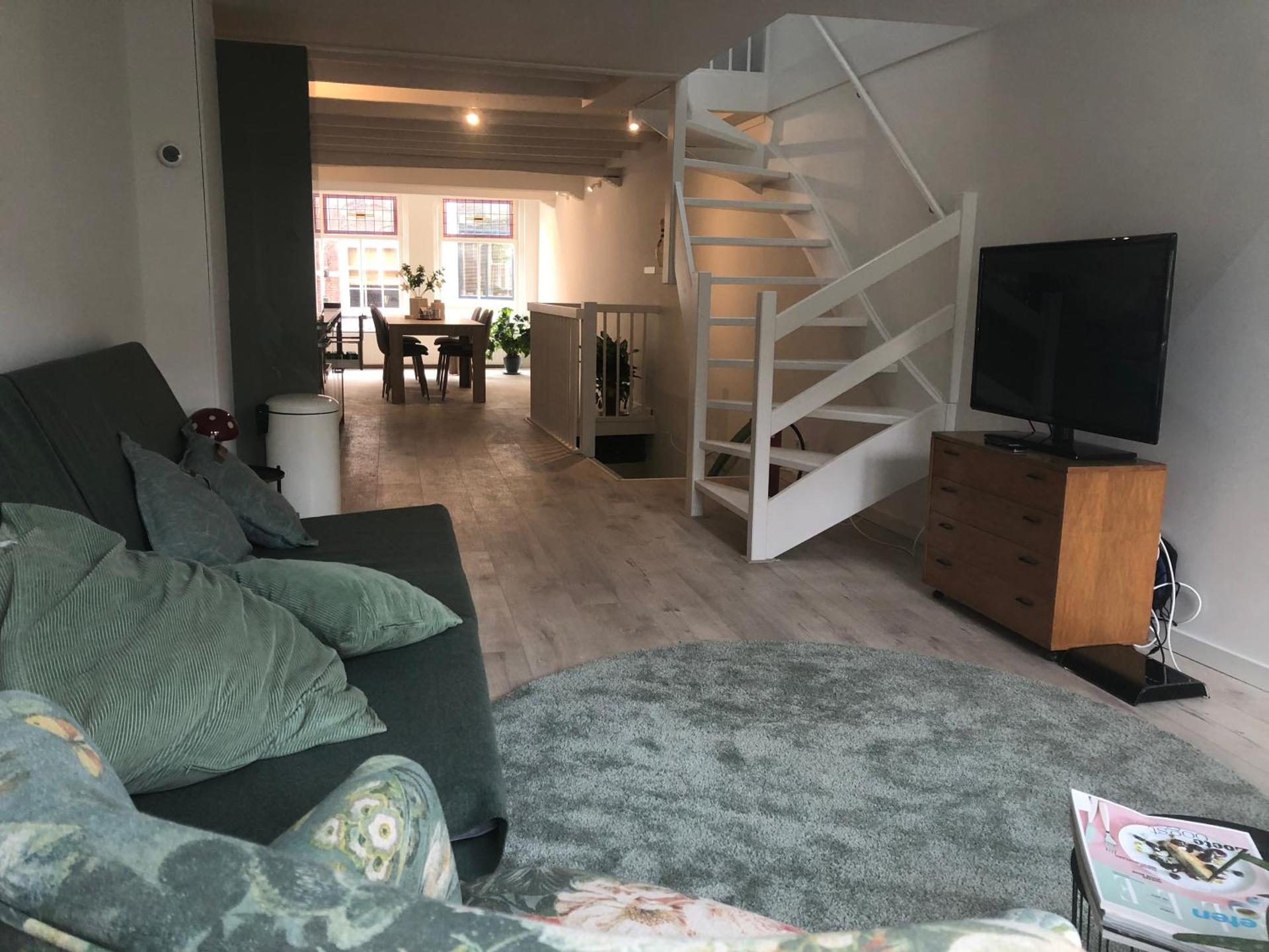 LUXE TOPLOCATIE! Monument hartje centrum Dordrecht, 2 badkamers, 2 keukens, tuintje (10 personen)