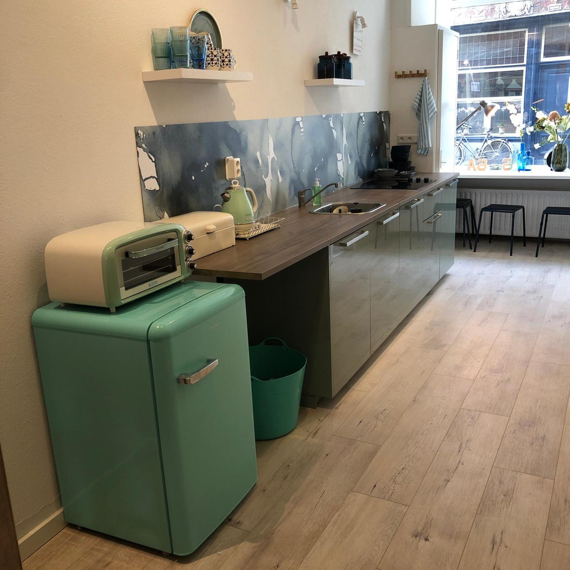 LUXE TOPLOCATIE! Monument hartje centrum Dordrecht, 2 badkamers, 2 keukens, tuintje (10 personen)