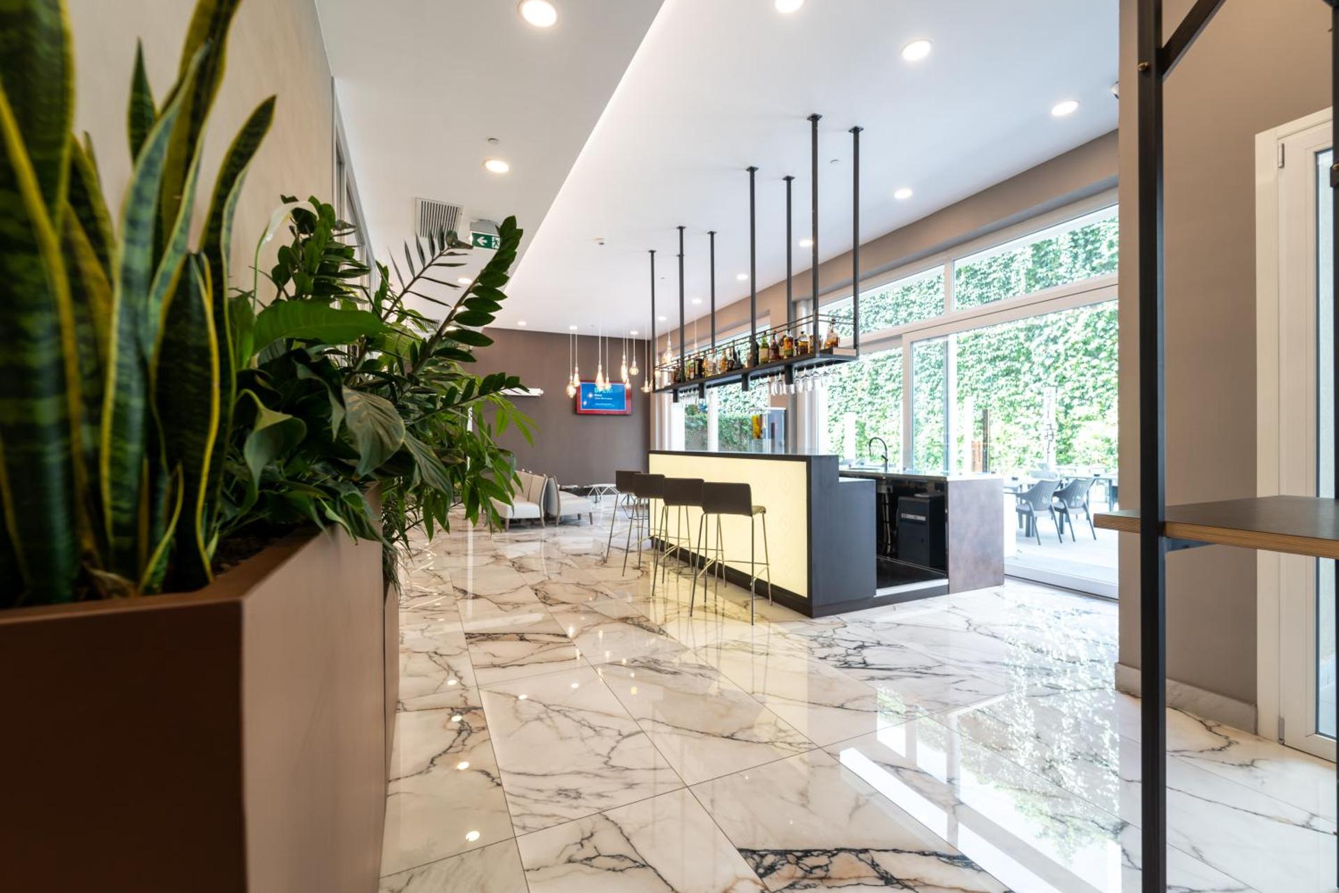 Communal lounge/ TV room