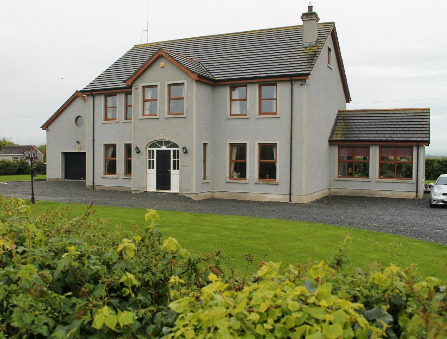 Knockalla luxury property with hot tub suitable for families