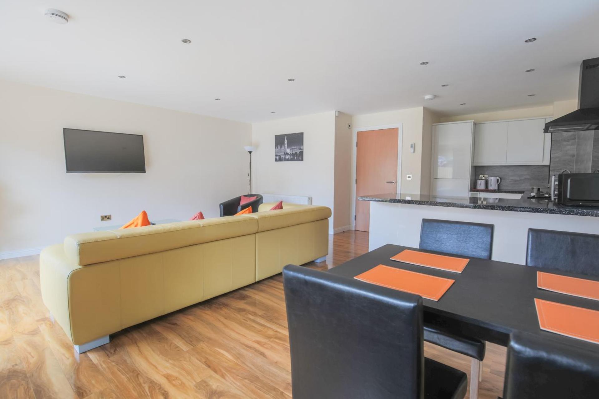Stylish Modern Newly Built Apartment 15 min From City Centre
